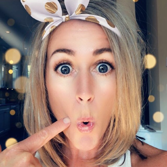 Meet your Posher, Heather - Picture 1 of 1